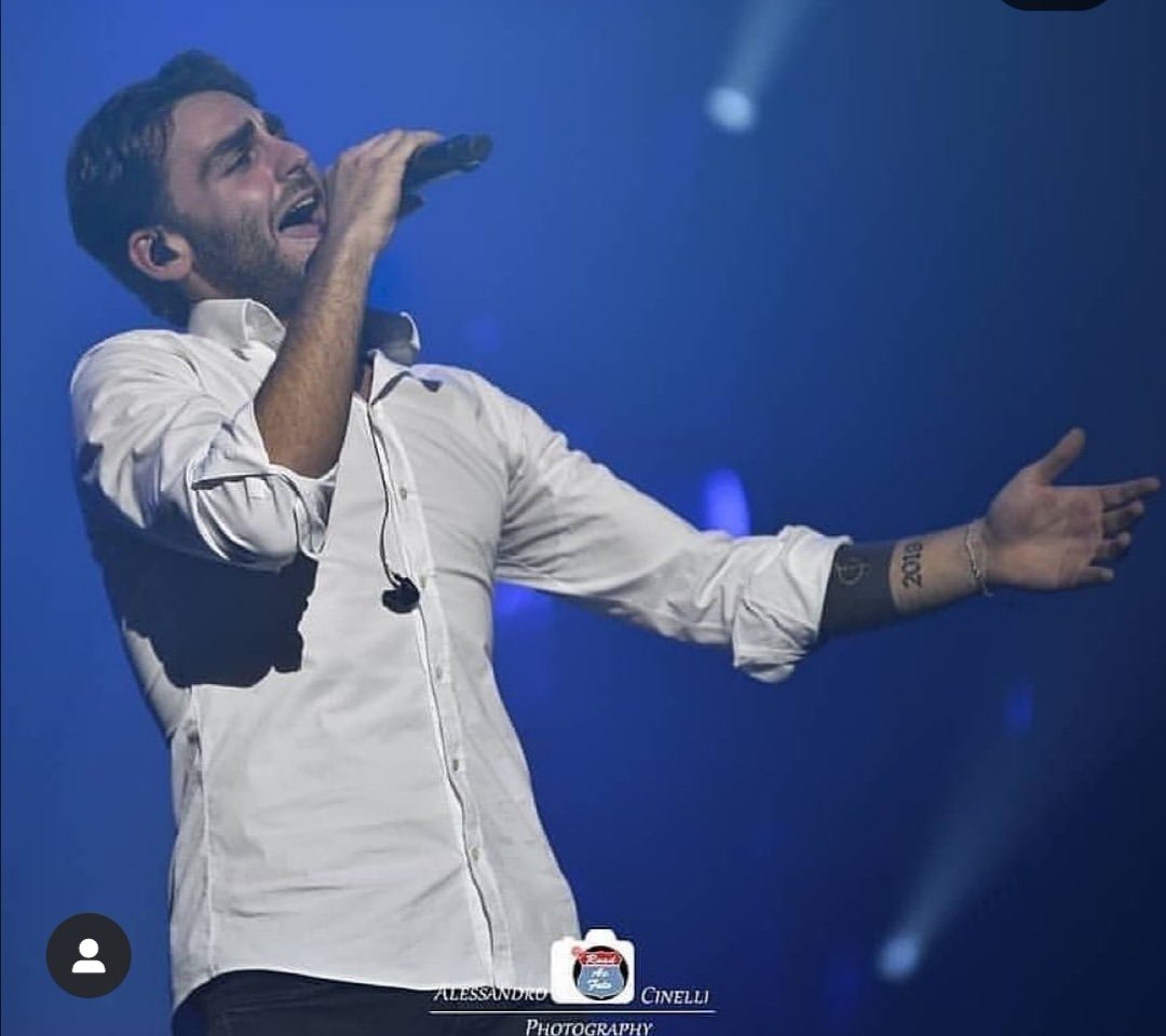 Angela87447754's tweet photo. #albertourso #Amici18 #Musica #tourt @albysing1997
Firenze Sololive 💕
Serata indimenticabile...mi manca!!! https://t.co/HPtrlPosxT