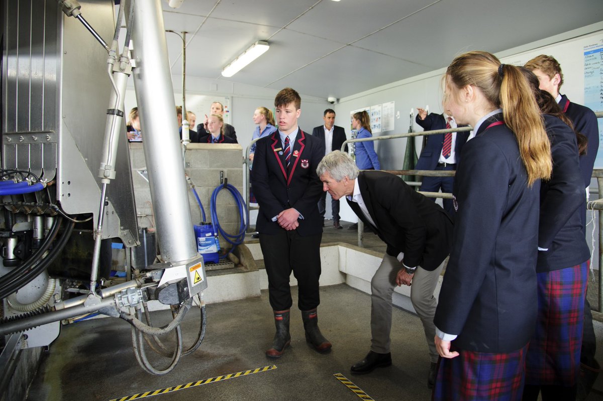 MPI_NZ's tweet image. Food &amp;amp; Fibre Skills Action Plan 2019-2022 is the start of an industry and government partnership and a critical step forward towards meeting New Zealand’s current and future food and fibre workforce needs. 

For more information see bit.ly/35J4sdq