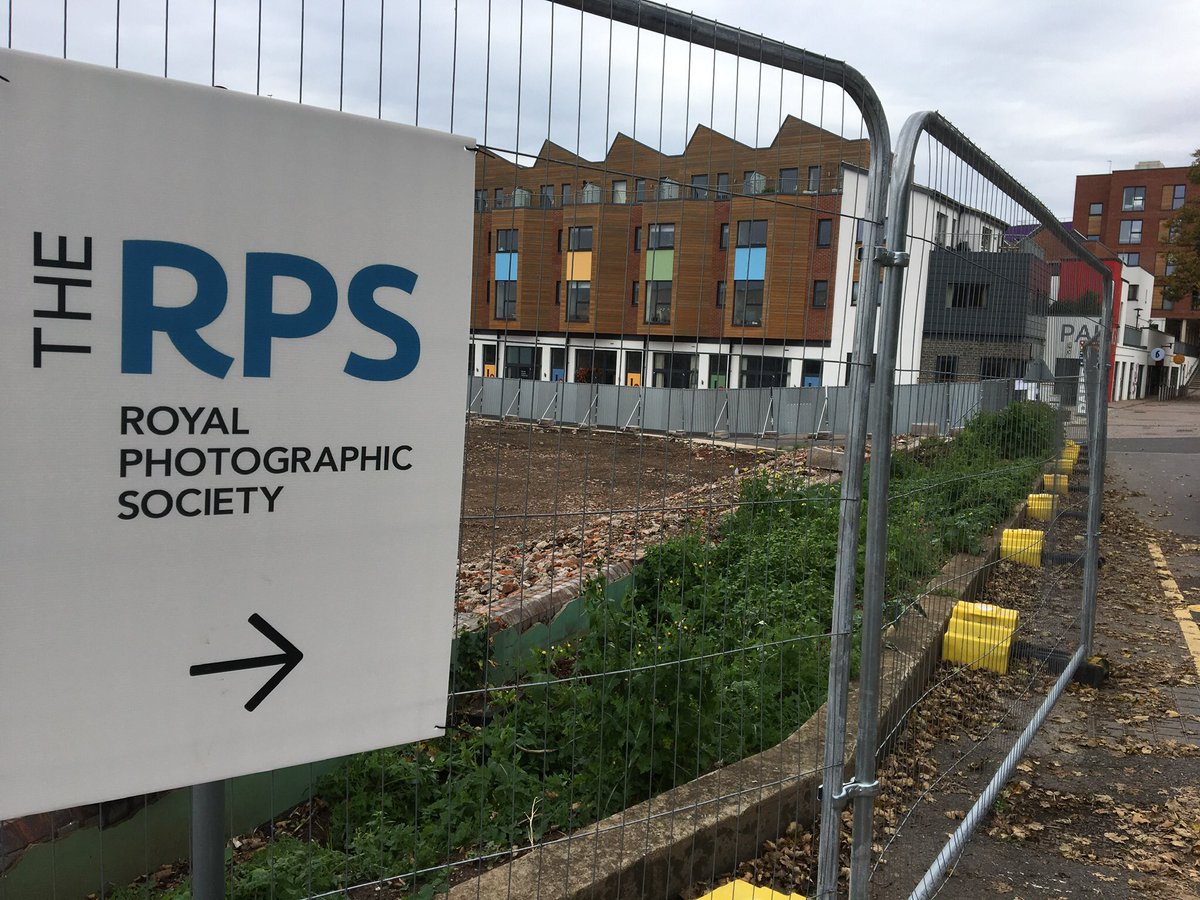 SkinsHun's tweet photo. 1000s of images 100s of artists frm across the world,  multitudes of contexts, expressions. Rich ides. Judging winners for a  big show @The_RPS in Feb2020 is exhilerating and #bristol is a buzzing place with @ArnolfiniArts back up and running too with vibrant vibes #garytopp https://t.co/wNInsIredN