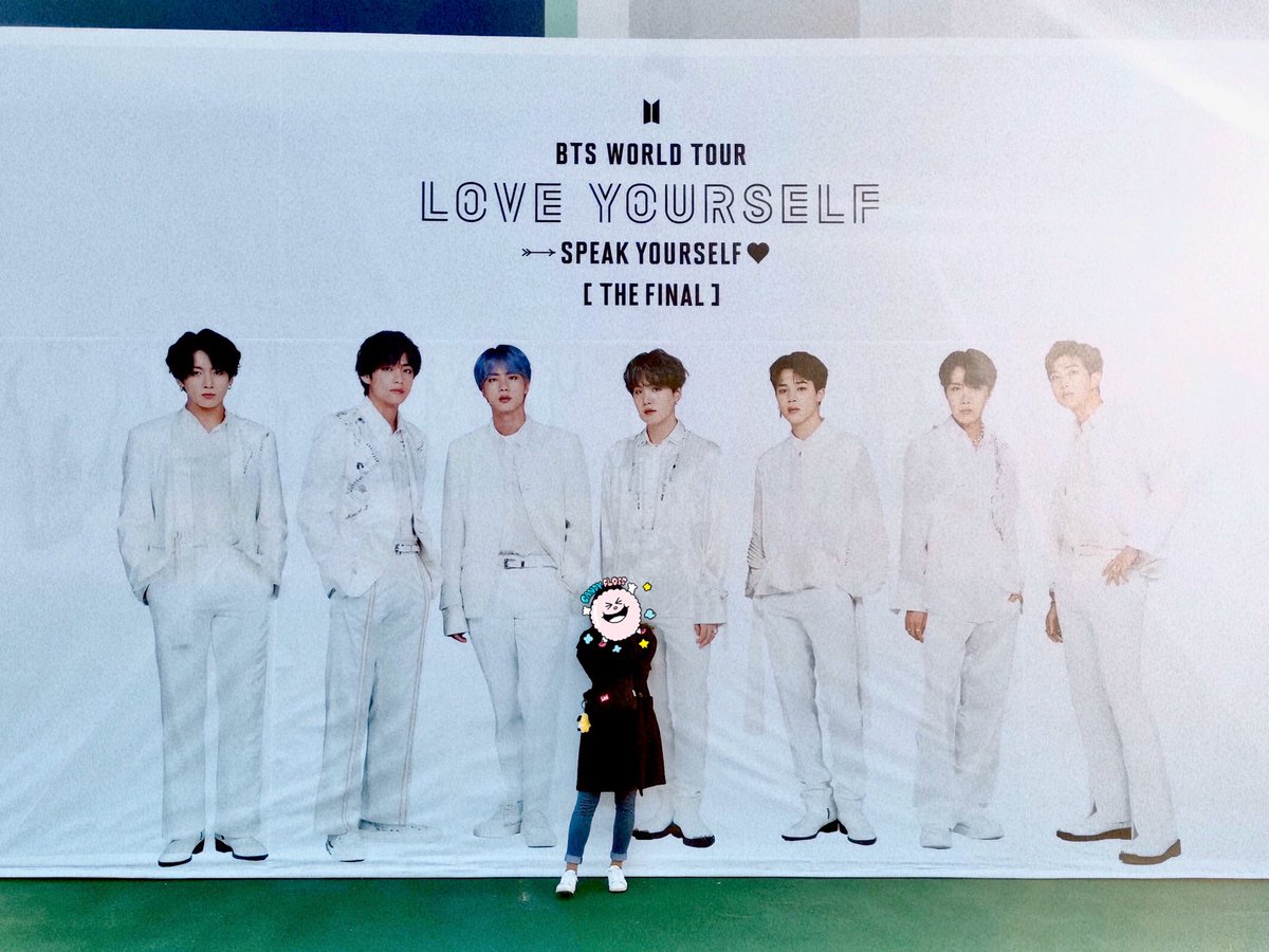 peachchims's tweet photo. 191026 no words to describe how happy i was on this day, thankful to have experienced it 🥰 @BTS_twt 
#ThankYouBTS 
#SpeakYourselfTheFinal https://t.co/kLO6l2QWom