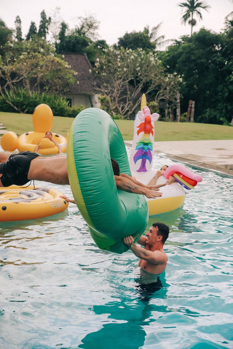 Now I think the most important question is... Who will be the next delegated person to hold the inflatable avocado for pool parties? Comment below to apply 🥑🥑 #bali #balilife #activeholidays #fitnesstrips #fitnessholiday
