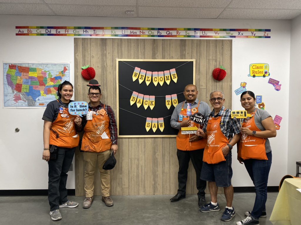 gutierrez1423's tweet image. Seize the day and never stop learning! 🍎📚 Day✌🏼of SAW! Thank you Ryan for the support and stopping by for a PK! #welcomebacktosaw #PacCentralSAW @DavidHoyTHD @FrankSASM2304 @nevops2304asm @PaulKellyTHD @OrmondLsormond @lupeadiaz @kim_ramirez29 @Rene_HDISM_LASo