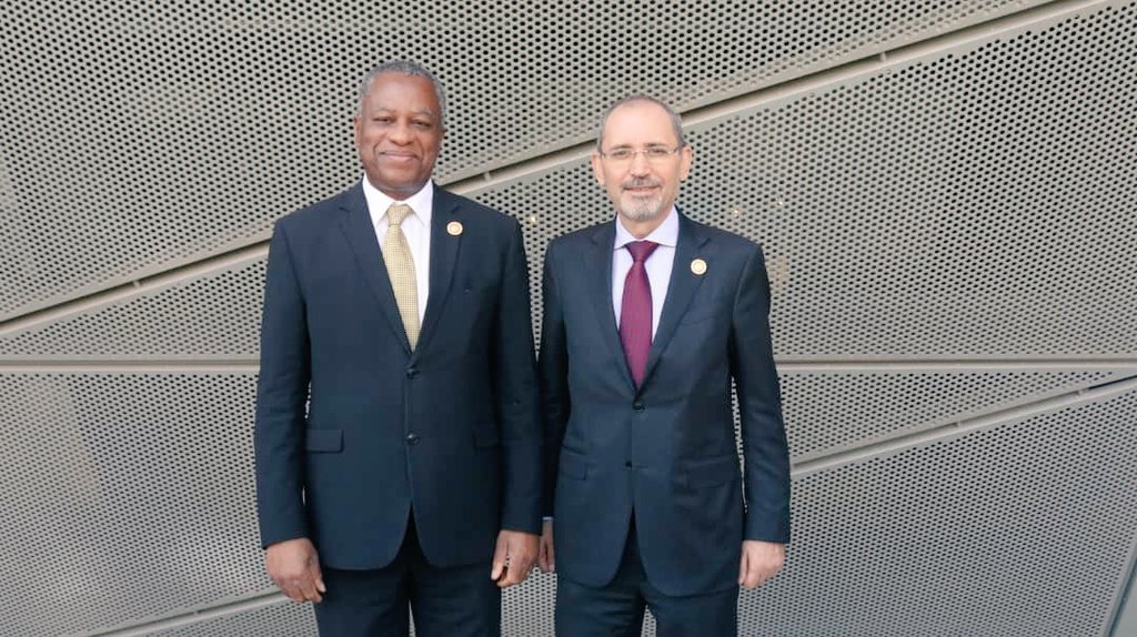 GeoffreyOnyeama's tweet photo. Met H.E. @AymanHsafadi, Minister of Foreign Affairs and Expatriates, The Kingdom of #Jordan at the #NamBaku2019. 🇳🇬🇯🇴#NAMSummit2019 https://t.co/FMJn4GNvme