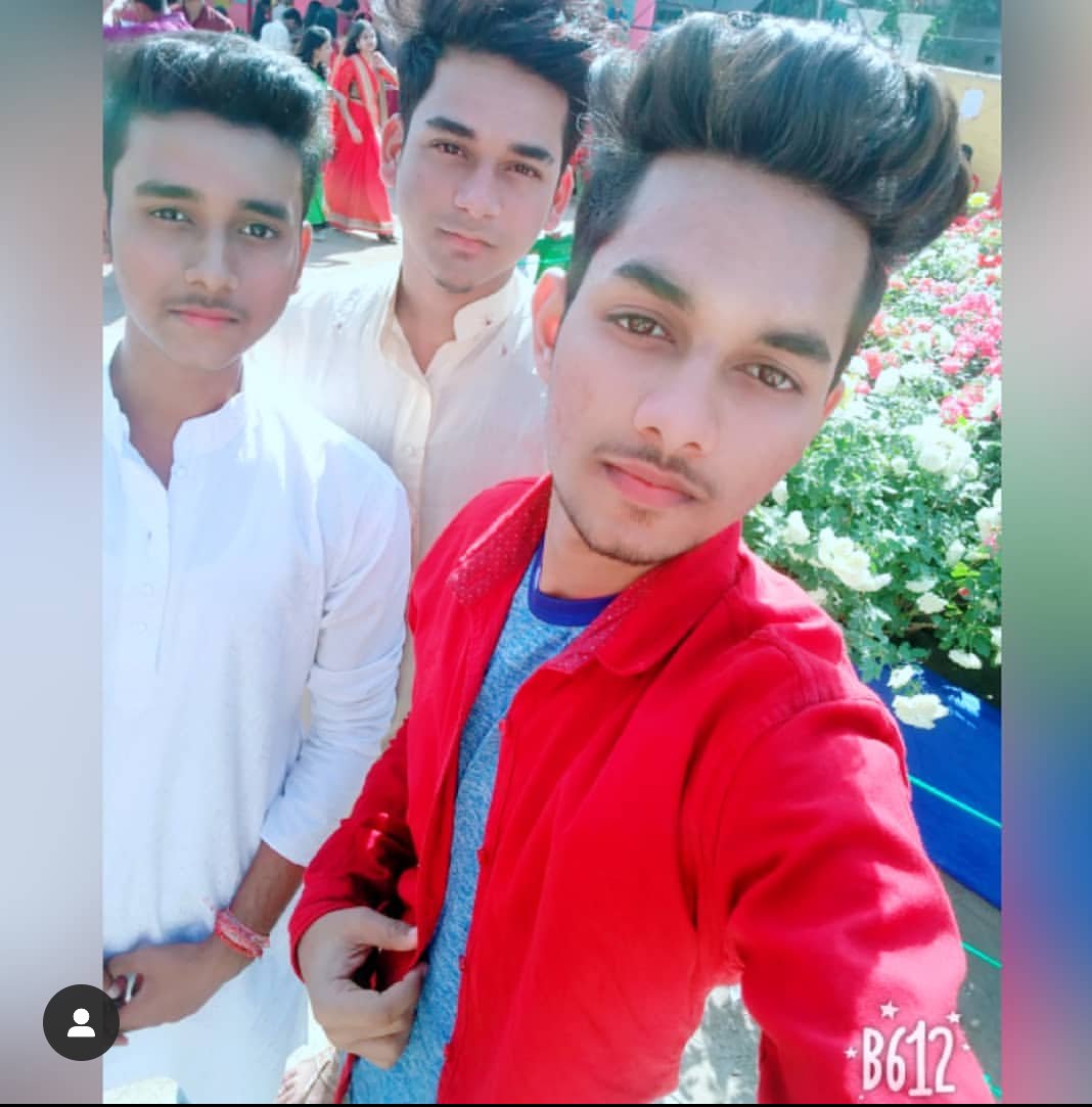 punitpandey100's tweet photo. @punitpandey100' it's me  #Throwback #sarswatipuja #FriendsForever #googleengine https://t.co/NThjLuveFQ