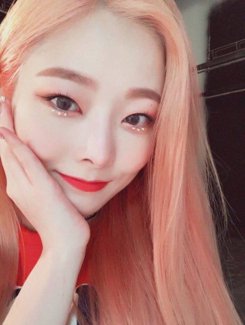 10_PRISMAS's tweet photo. [From NYM] 

Hi HIghs!! La tía Nunu está aquí ㅎ'
Nunu está aquíii. Vino para regalarles estas bonitas selcas mías, ¿Acaso no creen que luzco adorable? Son un adelanto de cuando grabamos el MV ㅎ" que por cierto, espero estén muy emocionados por verlo, los amo!!! https://t.co/9dgbjdgWq8