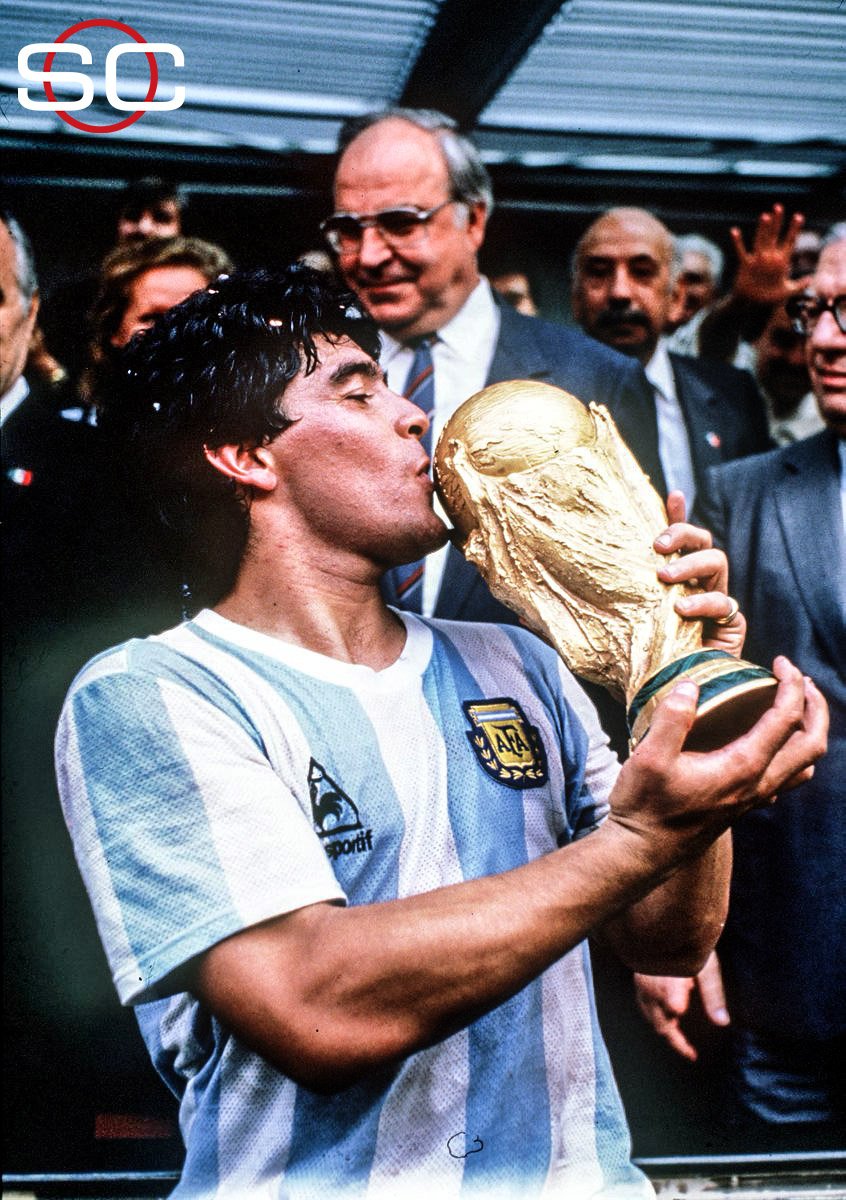 SC_ESPN's tweet photo. #UnSoloRey ¡Dale RT si creés que Diego Armando Maradona fue, es y será por siempre el mejor jugador de la historia! https://t.co/zVhyIbdUw3