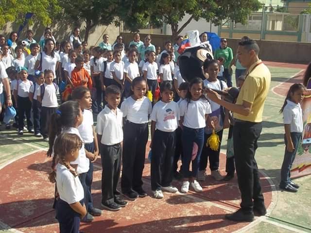 Coordinación de Educación Física, Deporte y Recreación inauguró la Fase Intercurso de los Juegos Deportivos Estudiantiles en el estado Sucre. <a href="/NicolasMaduro/">Nicolás Maduro</a> @psuvaristobulo <a href="/EdwinRojasM/">Edwin R</a> <a href="/karsanc/">karenly Sanchez N.</a> 🥳🥳