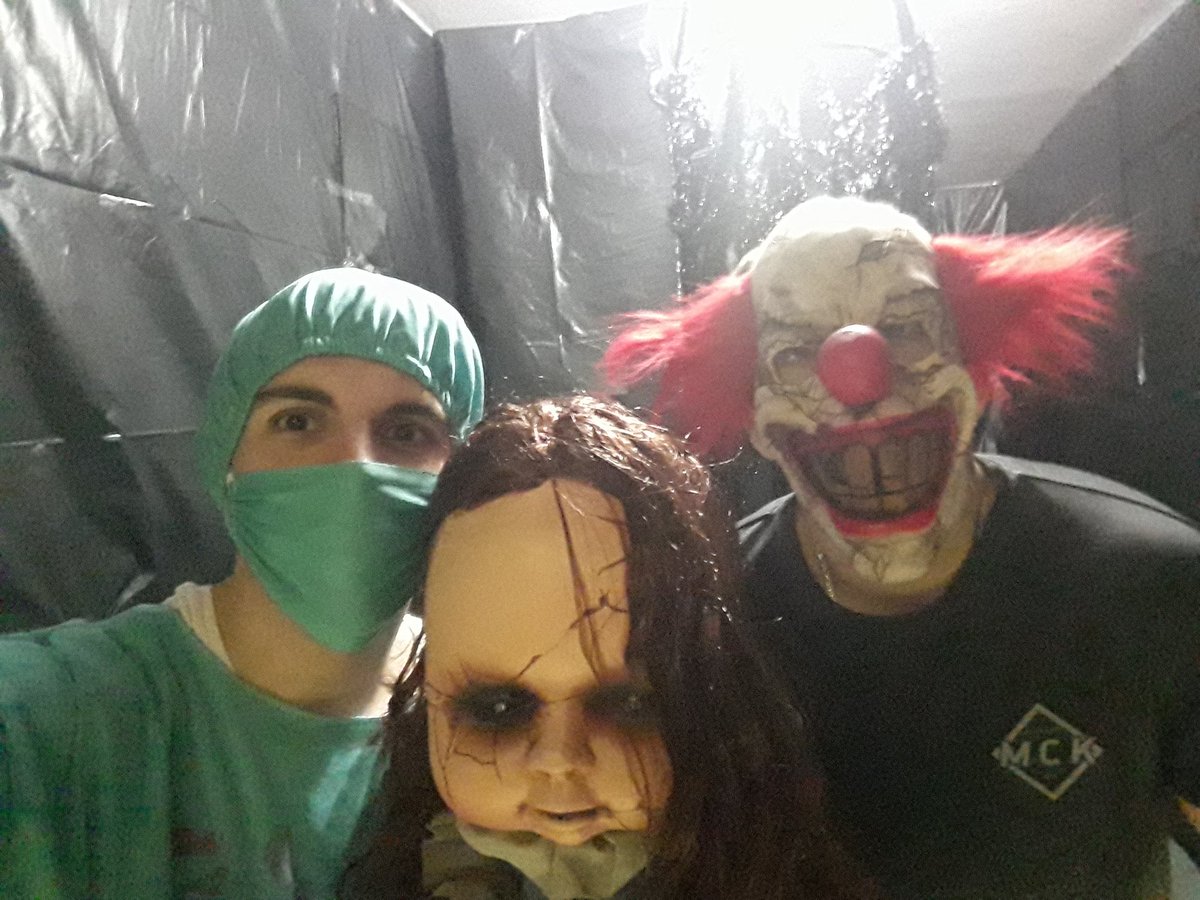 gaming_mangel's tweet photo. Chic@s, decirme que vais a hacer en Halloween?? @tixrex99 y yo ya tenemos planes 🎃 https://t.co/LOrubKhRSK