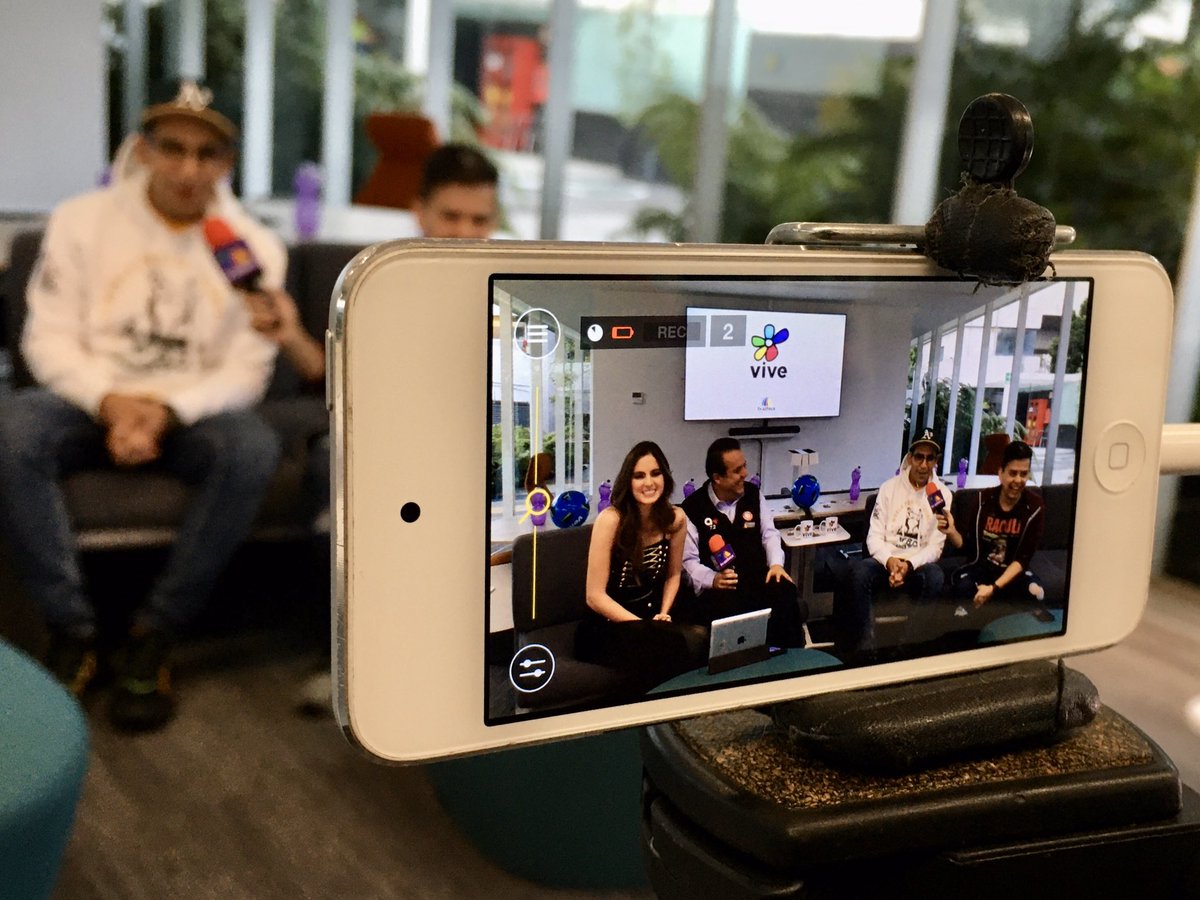 Vive_Oficial's tweet photo. Gracias por acompañarnos el día de hoy en #VSDLive con @elcapiperez, @sofaragon, @chilero_david,#EndlessSolutions✌🏻¡Todo un éxito! https://t.co/CKEcRRYIN1