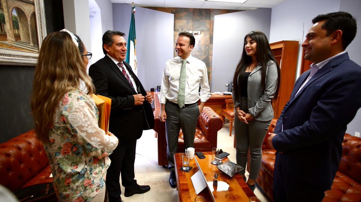 Este día hemos realizado  un compromiso que hicimos con la sociedad recientemente.

 Los diputados <a href="/EVillegasV/">Esteban Villegas V.</a>, <a href="/cesarap1966/">Pablo Cesar Aguilar</a>, <a href="/gerardo_vs/">Gerardo Villarreal</a> y una servidora, realizamos la donación de nuestro sueldo a los familiares de niños con cáncer, para que continúen con su tratamiento.