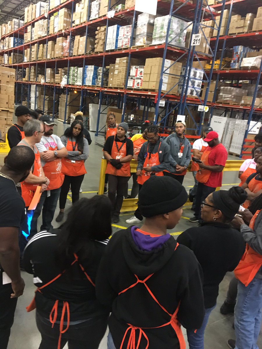 ricardom6007's tweet photo. What a great recognition touch base!   K1 NC recognized 7 MVP’s and also announced Chelsea’s promotion to NC Coordinator for K1! Congrats, Chelsea!  #RecognitionTuesday #LGUnited @TheGroveDFC @JoeyTankersley @ArielBurford https://t.co/70lN63mcsN