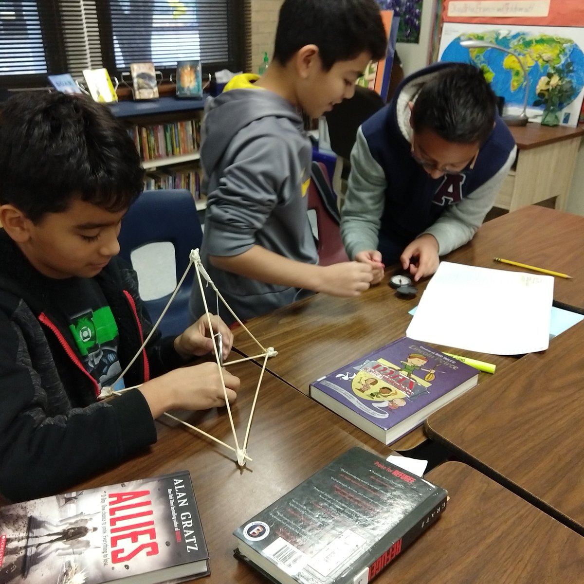 BeatriceStarks2's tweet photo. Students perform investigations to test the effect of the force of magnetism on an object. #LOVEMYLISD #pceproud https://t.co/5QQNr070RD