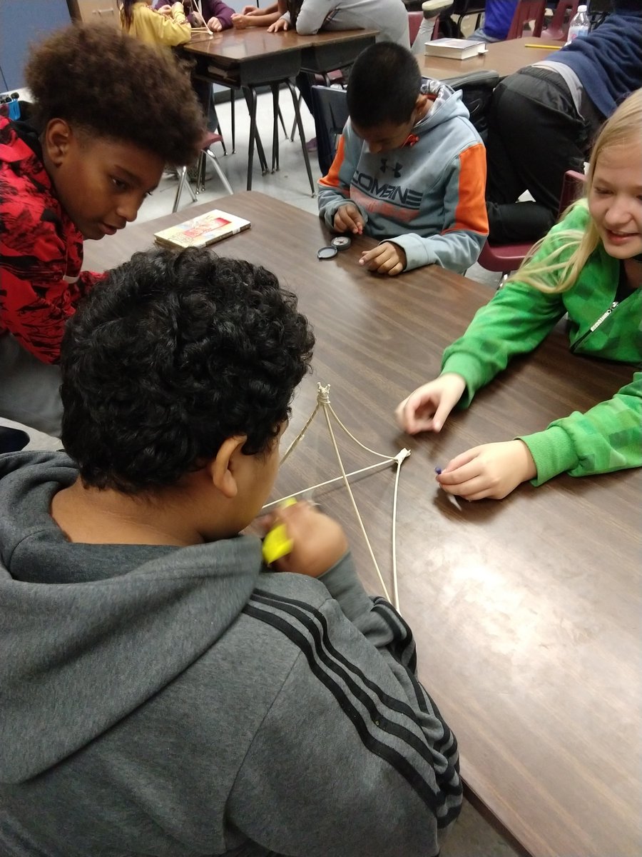 BeatriceStarks2's tweet photo. Students perform investigations to test the effect of the force of magnetism on an object. #LOVEMYLISD #pceproud https://t.co/5QQNr070RD
