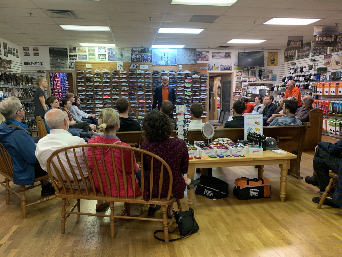 RyanPWeigand's tweet photo. First T&amp;F/CC coach and community Q&amp;A event with @vinlananna and @UVATFCC. Thanks @RaggedMountain1 for hosting! #GoHoos https://t.co/x85ugwWLNp