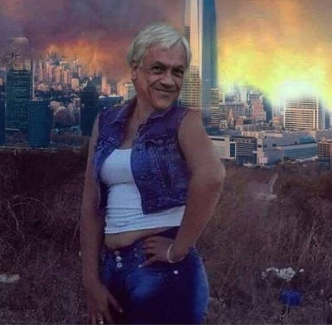 Pameneirac's tweet photo. Soy paramedico, trabajo en el sistema de salud publica y Mañalich no me representa #RenunciaMañalich https://t.co/8VJEr8h2Ds