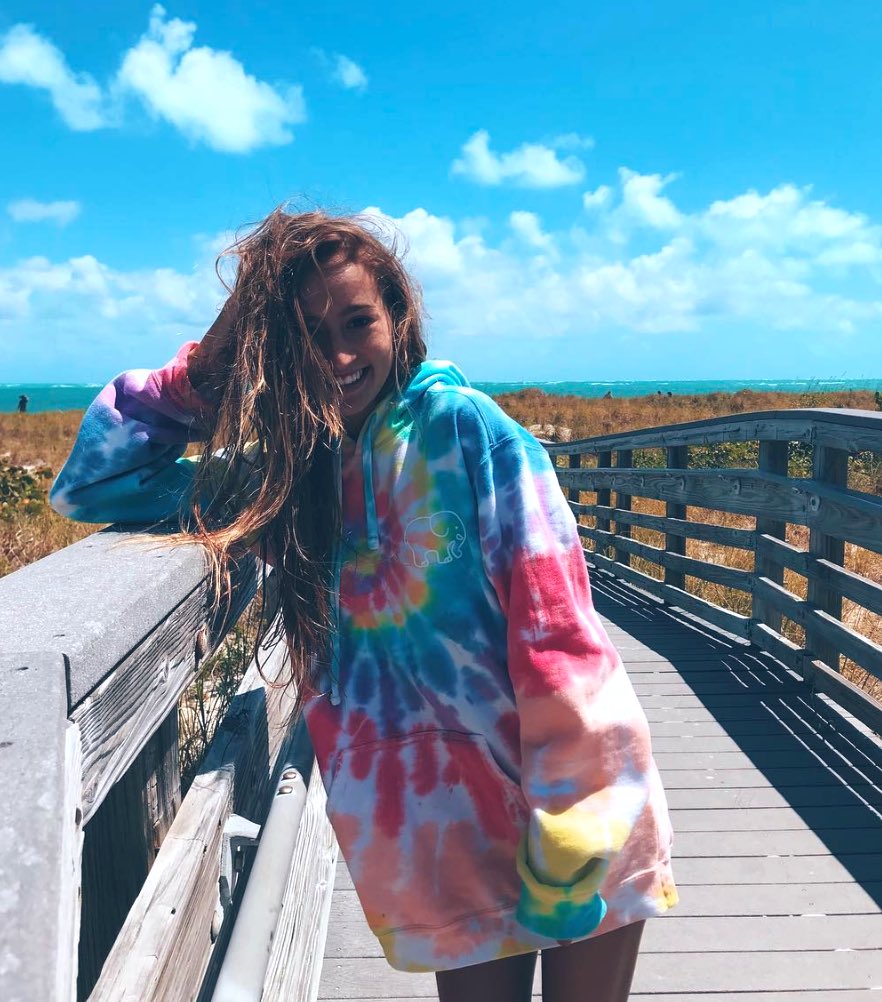 shopivoryella's tweet photo. 🚨 GIVEAWAY ALERT 🚨 

RT and follow us for a chance to win a (now restocked!) oversized rainbow tie-dye hoodie 🍭

3 winners announced @ 9pm EST 11/1😊✌🏼 good luck! 🐘 https://t.co/RKXe8JJzpM