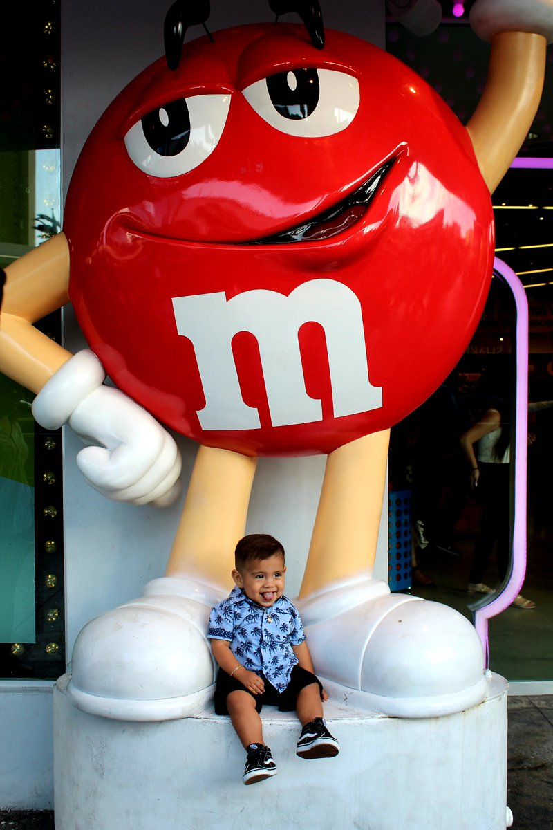 ThaMenacee68's tweet photo. My son is such a character, everywhere we went he was attracting attention π€¦ββοΈπ₯°π #his1sttimeinVEGAS #102719 #RobertDavid https://t.co/VhKn4L15Mz