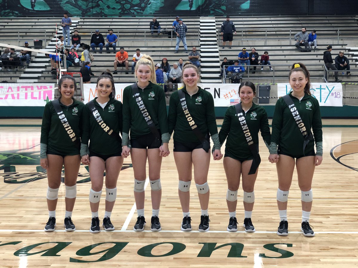 swisd_athletics's tweet image. Tonight these 6 young ladies stepped on the court as a dragon for the last time! Thank y’all for leaving your mark on the program, we can’t wait to see what your future holds! #OnceADragonAlwaysADragon #BuildingTradition #SWVB