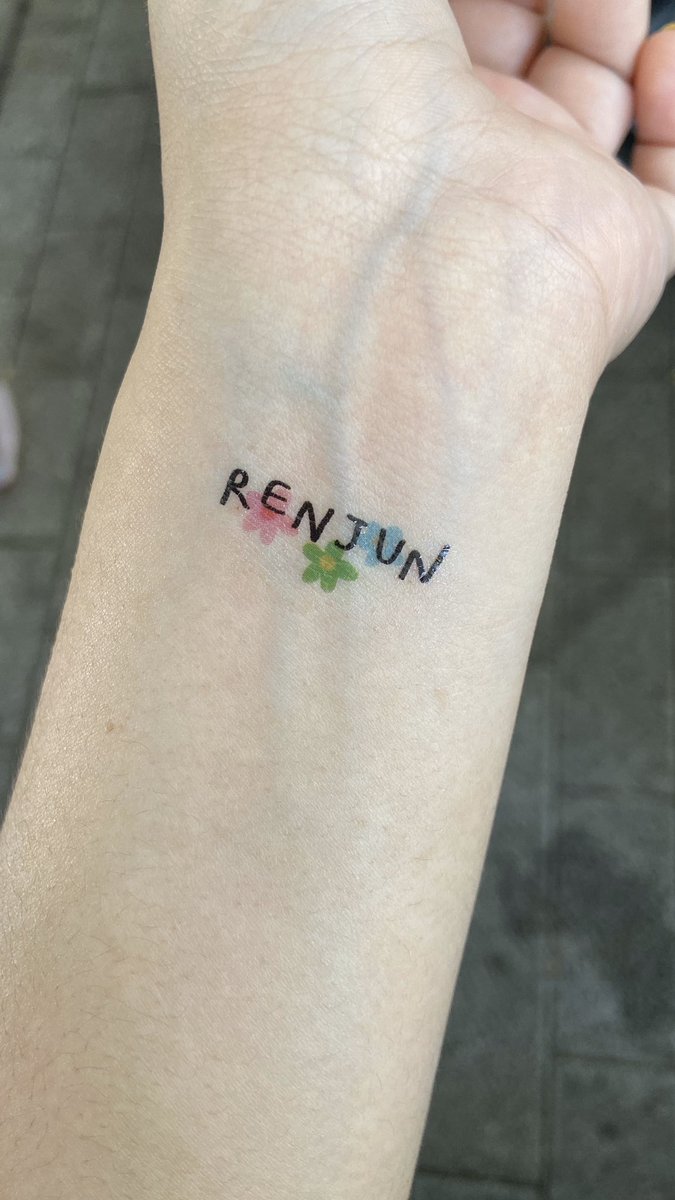 gemmstore's tweet photo. น้องดรีมค้าบ🥺💚✨
#THEDREAMSHOWinBKK 
🌈Dream Tattoo 10฿ 🌈
 💜ส่งปณ,นัดรับหน้าคอนได้นะคะ
#ตลาดนัดnct  #ตลาดนัดnctdream https://t.co/t8NXCsWheA