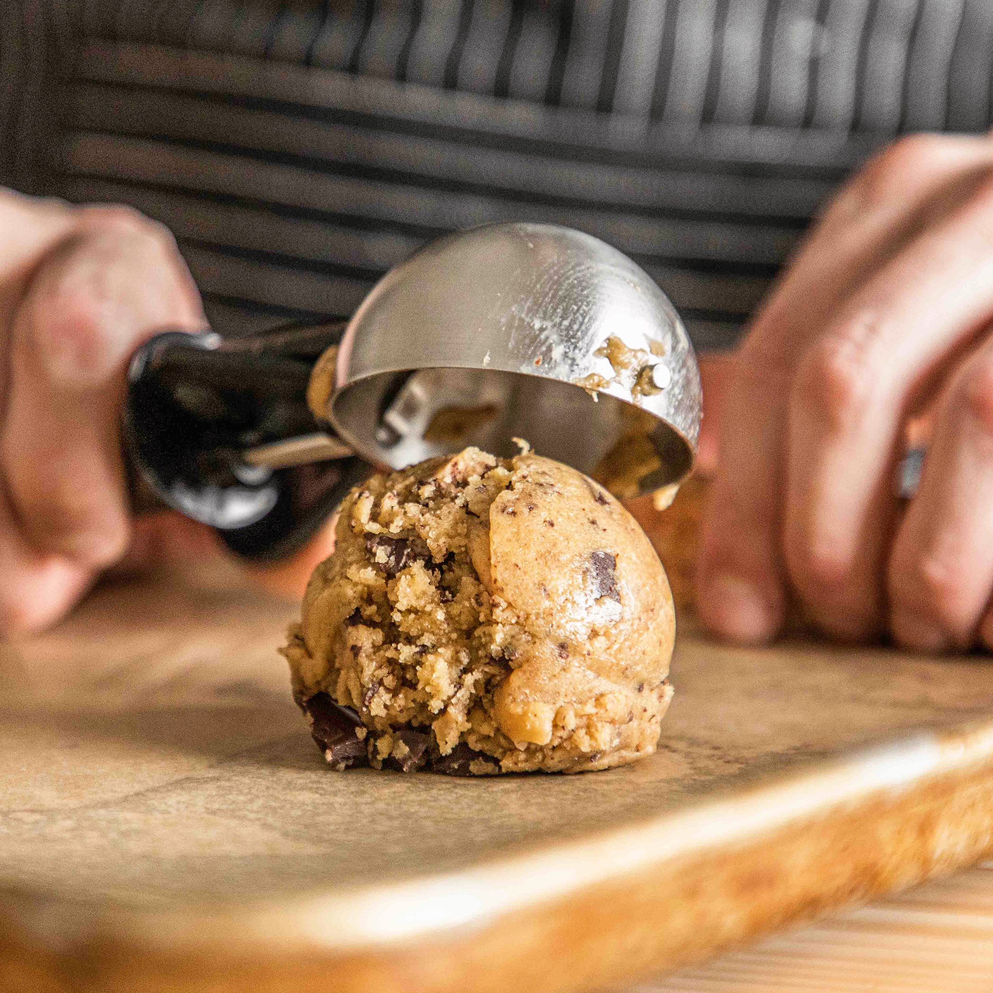 Joshua Weissman on X: I use an ice cream scoop for my chocolate chip  cookies. Extra large 🥴  / X