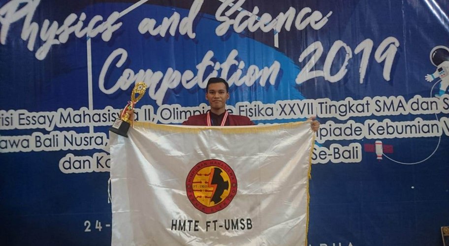 diktilitbang's tweet photo. Waradzi Mustakim, mahasiswa UM Sumatera Barat, memenangkan kompetisi Essay Mahasiswa II Tingkat Nasional yg diadakan oleh PASCAL 2019 Physics and Science Competition, Kamis (25/10).
https://t.co/dIg99JdmY6
#Diktilitbang
#Muhammadiyah
#UMSB
#PTMA
#prestasi
#mahasiswa https://t.co/qPbEFzXr87