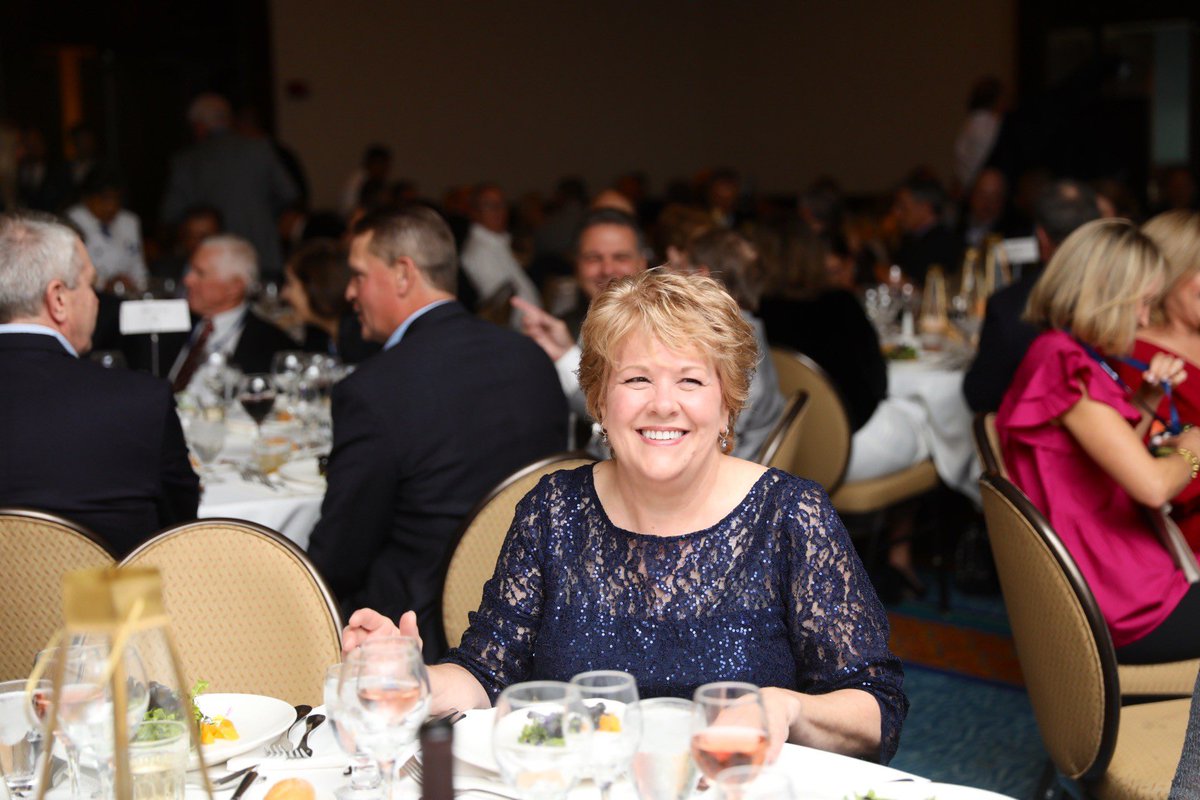 ChelseaLabels's tweet photo. Lori Campbell from @LabelPrinters_ is @TLMI Converter of the Year. Congrats, @LoriCam98928303!!#WomenInLeadership #LabelLeaders #DisruptionTour https://t.co/WQr4GLOndX