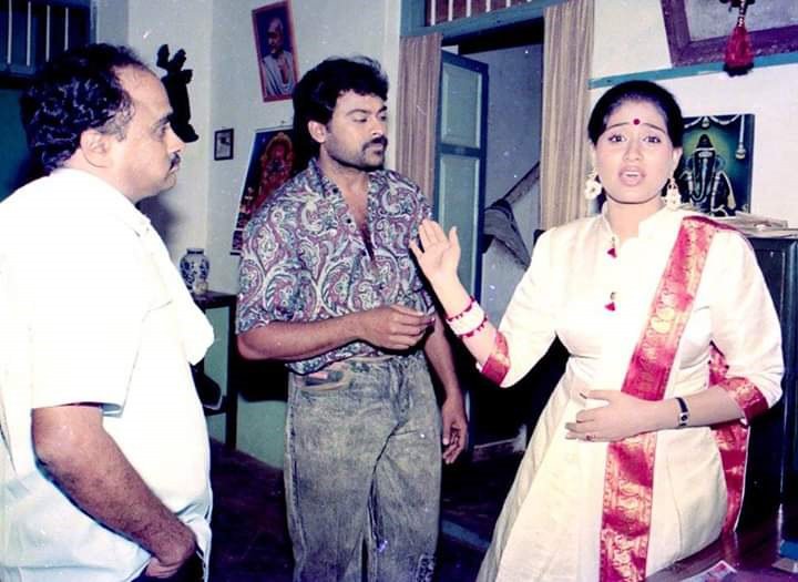 Mega Star ⭐ on Twitter: "'Gang leader, Un seen Click's #Chiranjeevi I  #ParuchuriBrothers #VijayaBapineedu I #Vijayashanthi  https://t.co/d5pO2H3GUH" / Twitter