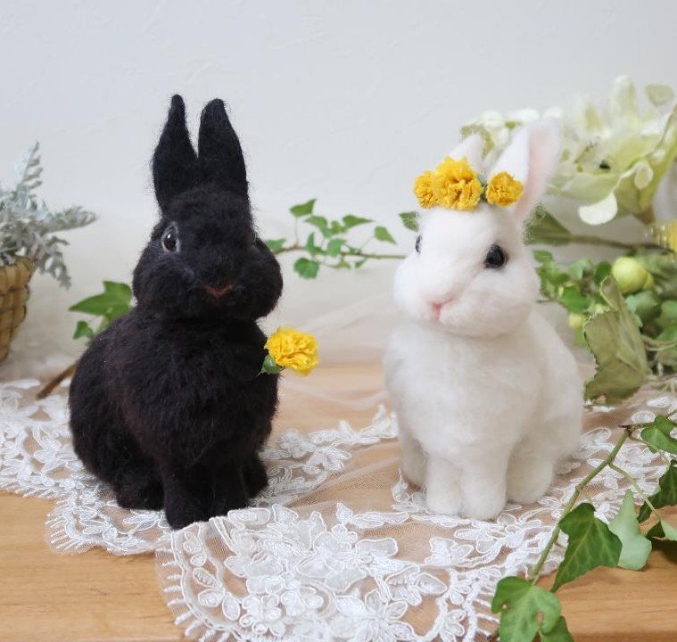 Rio オーダーうさぎ完成です お客様は男性の方で プロポーズに しろいうさぎとくろいうさぎ という絵本を彼女様にプレゼントされたそうです うさぎが結婚式を挙げる素敵なお話です そのうさぎをイメージしてオーダーしてくださいました 末永く
