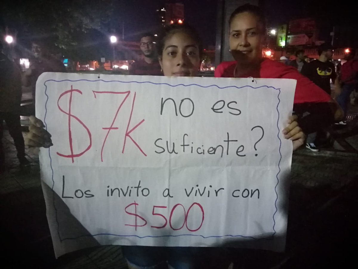 elcuaracom's tweet photo. Alguna de las pancartas que se vieron en la protesta de esta noche en la 5 de mayo.

¡Despierta Panamá!
😩🔥🇵🇦 https://t.co/hv4SDYOmRa