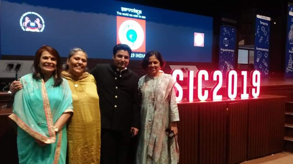 IndiaAFS's tweet photo. Divya Arora, National Director, attended the Opening Ceremony of RSIC 2019 (Round Square International Conference 2019) on 2nd and 3rd October 2019. It was being organized by The Emerald Heights International School, Indore.
#AFSEffect #AFSIndia #AFSSchools #RSIC2019 @emeralite https://t.co/S97PnjntfZ