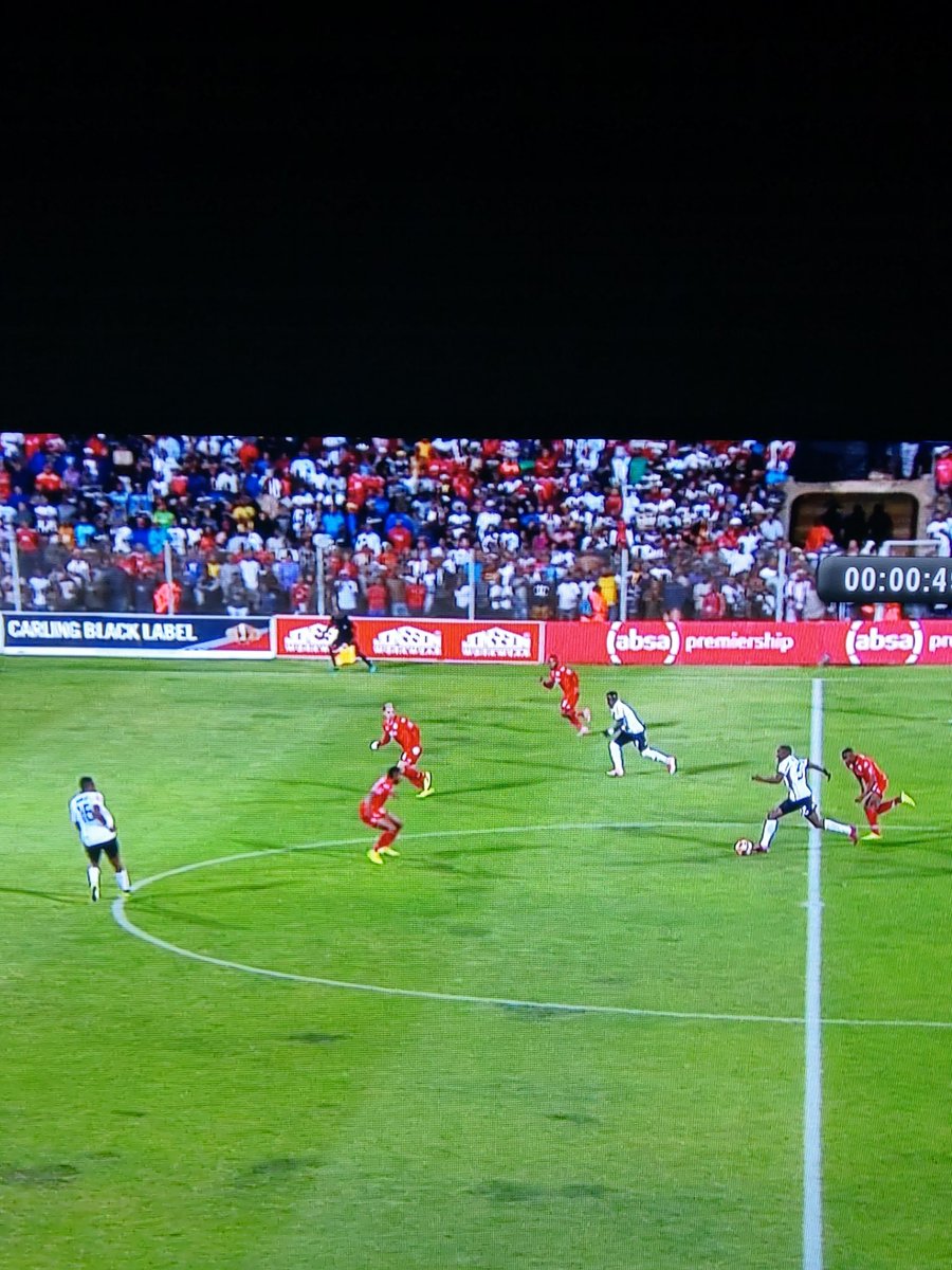 mo_malimali's tweet photo. @dongeo80sbaby He is clearly offside. South African football is going to be boring if this is how goals are scored... shame!!!!! https://t.co/g4T5do1vnM