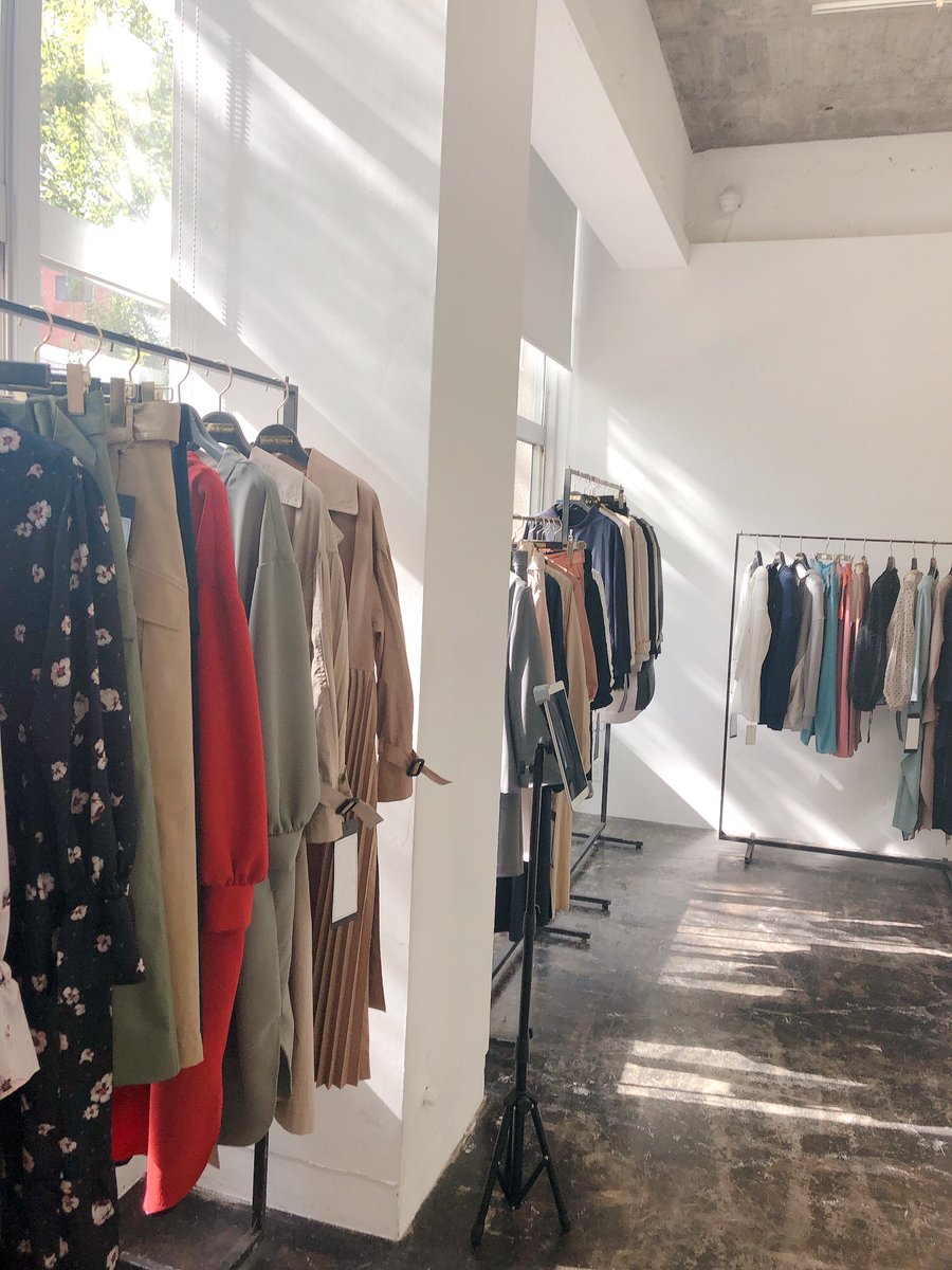 glamourhirao's tweet photo. 展示会に行って来ました
2020春夏物です
動いて綺麗な服。履いて素敵な靴を
オーダーしてきましたよ！

(ΦдΦ) 期待してて

#展示会 #FHM #Lalliamu #ellesports
#tehen #2020ss #springcollection https://t.co/zP6tewY1nT