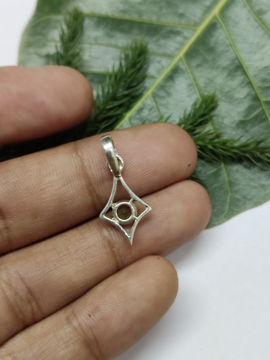 gemstonejewelr3's tweet photo. Peridot Pendant In 925 Sterling Silver😊
August Birthstone Gemstone Pendant
Lovely Minimalist Pendant
👉https://t.co/K2Xc1ouLnj
#PerdotPendant #giftforher #ElegantPendant #HandmadePendant #AugustBirthday #Birthday #PartyWearPendant #StatementPendant #BeautifulPendant #gifts https://t.co/XJdITuDMa9