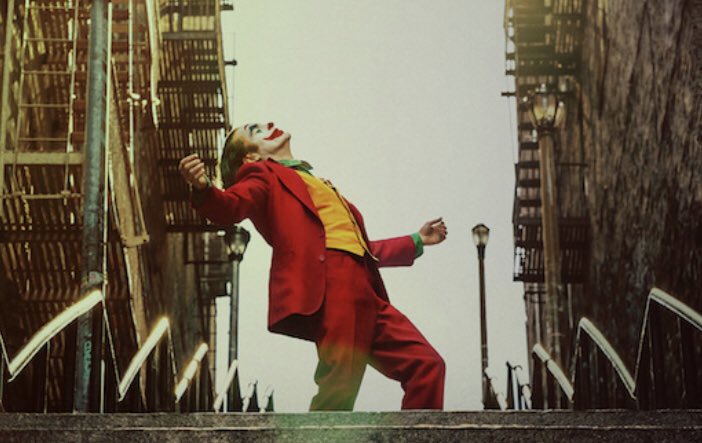Époustouflante performance de <a href="/JoaqPhoenix/">JoaquinPhoenix.com</a> dans #Joker ! La construction identitaire du personnage est fascinante et interpelle sur le devoir des parents et de la société. Dur de passer après #HeathLedger mais c’est réussi haut la main, quel film...