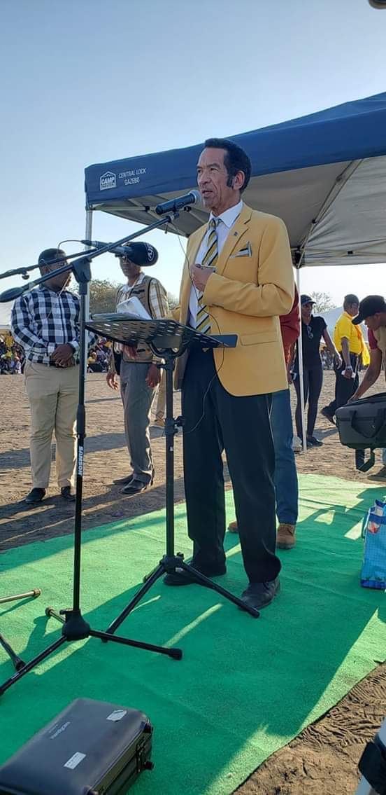 KearomaRantao's tweet photo. "Bagaetsho la bona Domkrag gase yone ya maloba. Ha re ka ba neela another 5 years reya toronkong rotlhe le lona lele mo teng-"
Ian Khama quoted by Weekend Post newspaper on the 13th of October 2019
Is he afraid of something?
#ThisManThough https://t.co/HO2bJknQ3z
