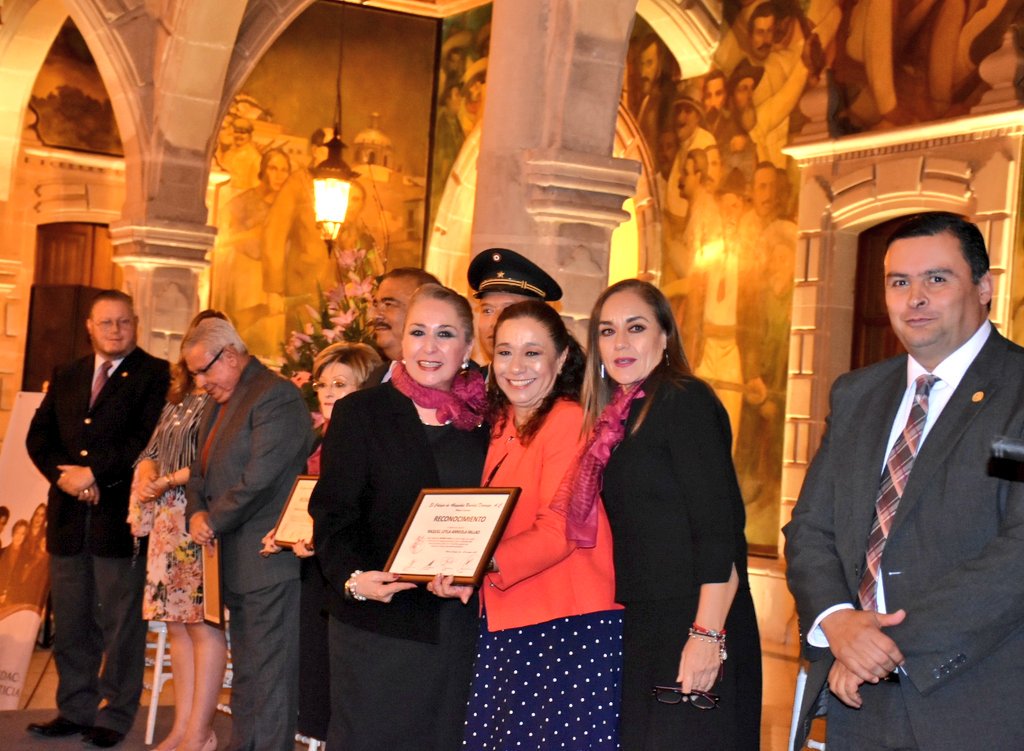 AlmaLopezdelaT's tweet photo. Hoy se tomó protesta al Colegio de Abogadas Unidad Durango, A.C., que presidirá la Lic. Teresita de Jesús Alonso Almeida. Muy agradecida y honrada por permitirme exponer la semblanza de nuestro Colegio. #Caudac #Unidad https://t.co/RW0CUvX2di