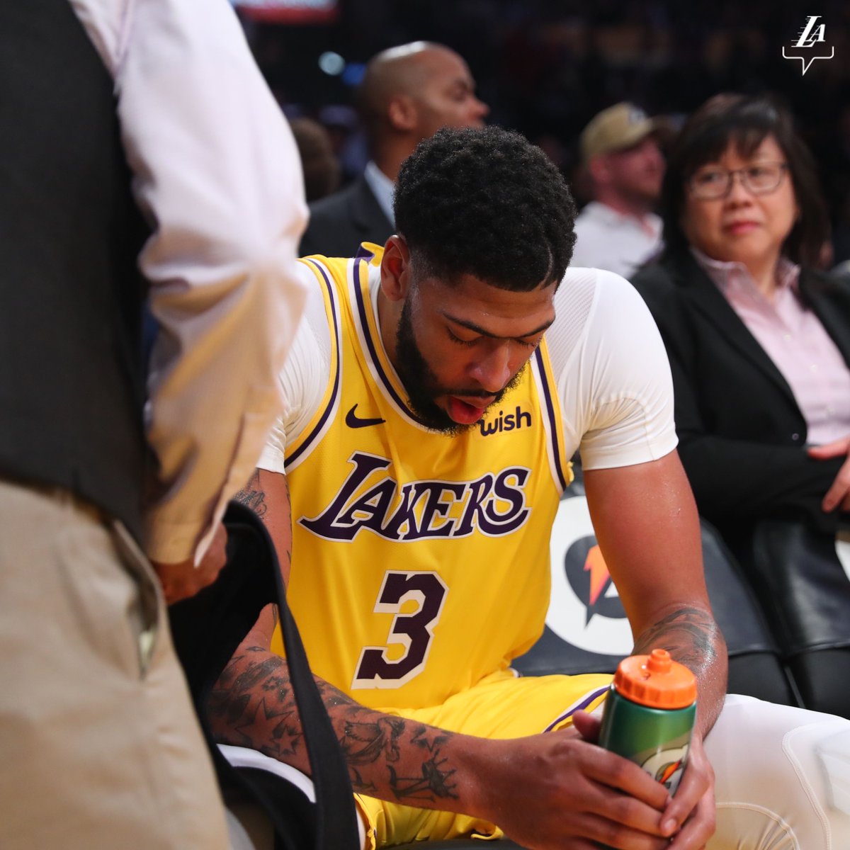 Lakers's tweet photo. First Laker to drop 40 points and 20 boards in 16 years ... and he did it in 3 quarters. https://t.co/QonBDuuGGx
