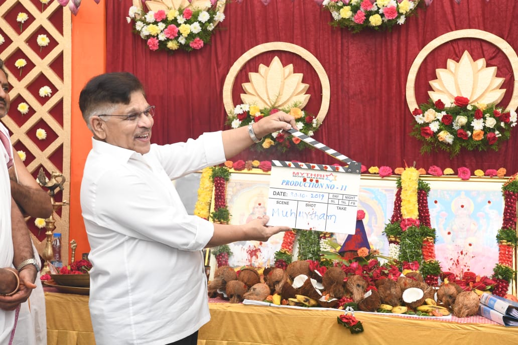 AlluManvi's tweet photo. #AA20 movie pooja ceremony started.
#AA20LaunchTomorrow 
#AAPoojaCeremony 
#AA20 @alluarjun @aryasukku @MythriOfficial @imsarathchandra @SKNonline https://t.co/gAlTly02wS