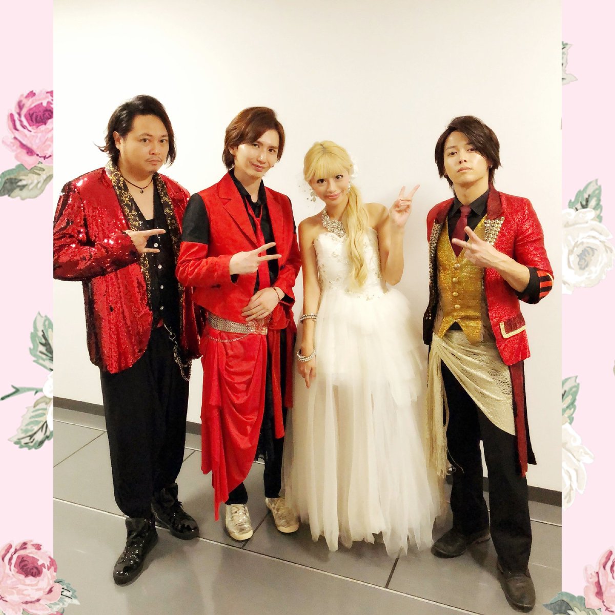 himekashirosaki's tweet photo. 昔からのお仕事仲間♡Ninki kidsの二人と泉クリス♡スタジオで会うと普段会うから変な感じ♡
#Ninki kids #ニンキキッズ #キンキキッズ #泉クリス #浜崎あゆみ 様 #あゆ #TA #ものまね #ものまねグランプリ #テレビ #撮影 #スタジオ #仲間 #ジャニーズ #アイドル #歌 #ダンス #エンターテイメント #姫 https://t.co/vq1l0gqf5e