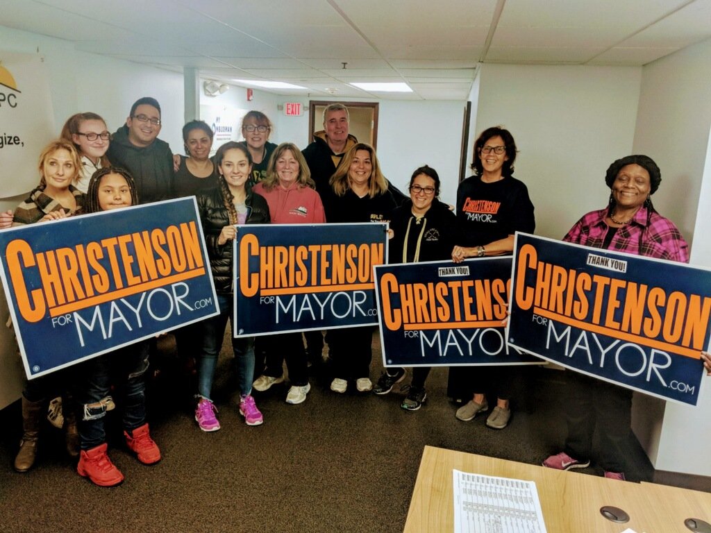ElectGary's tweet image. #TeamGary is burning up the phones and connecting with their neighbors in #Ward3, #Ward8, and #Ward2.

These volunteers are on 🔥🔥🔥 tonight, letting folks know that #OurMayor is the right choice for Malden's future on Tuesday, November 5th.

#7DaystoGo
#ThankYou
#FullSteamAhead