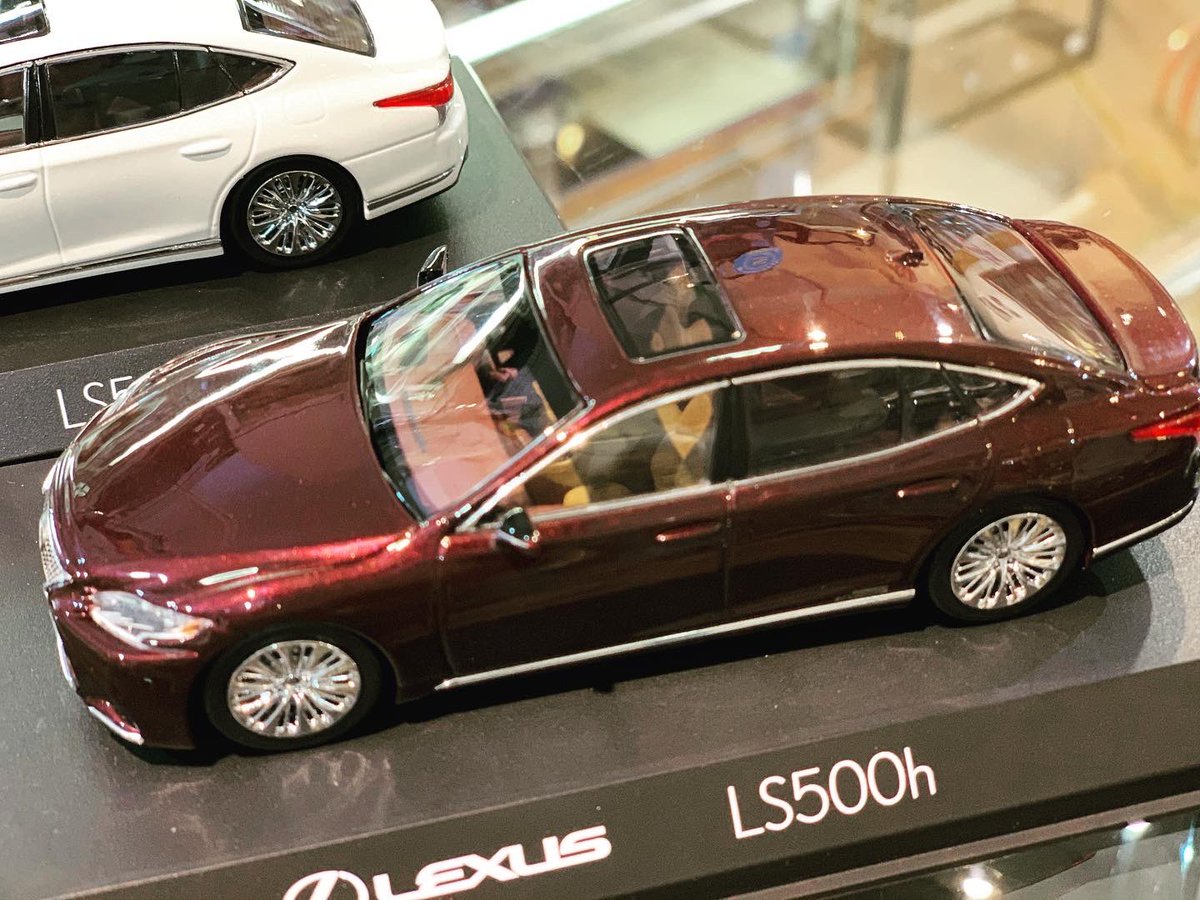 【希少】京商 1/43レクサスLS500hソニック アゲート(ディープ レッド) 京商の1/43ダイキャストモデルです。レクサスLS500、フォルムが綺麗
