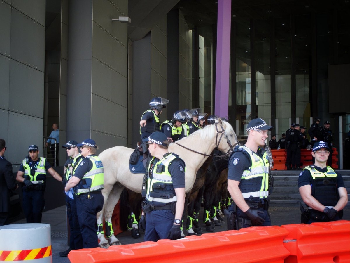 tea_is_hot's tweet image. Police presence was absolutely over the top, I almost thought that Melbourne had become a #PoliceState like #HongKongPolice have turned the place into

#IMARCBlockade #ClimateCrisis