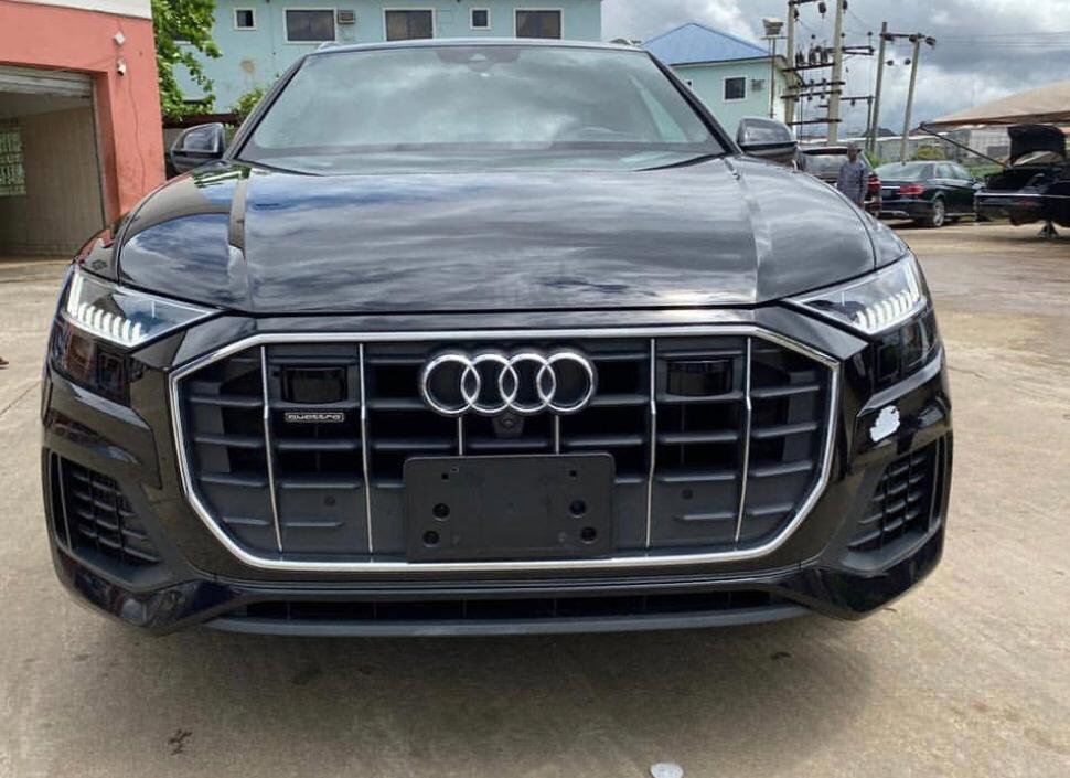 @Crepsplug1 

If you are asked to pick one of these Cars for Free, 
Which will you Choose? 

Retweet for Mercedes AMG-S63
Like for Audi Q8