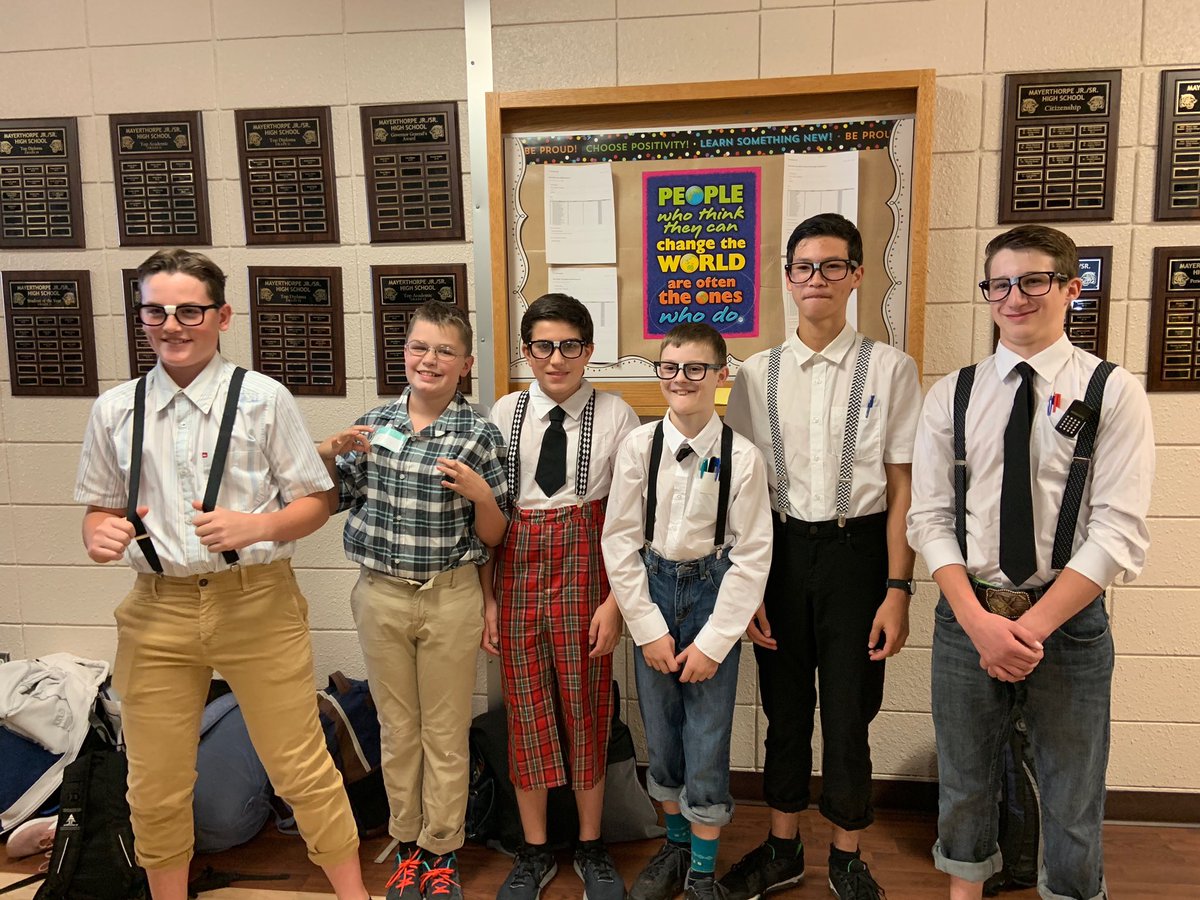 ngpsscs's tweet photo. Junior High Boys Volleyball Team dressed up for the Halloween Howler on the weekend. #halloween2019 https://t.co/GVhABEAjfr