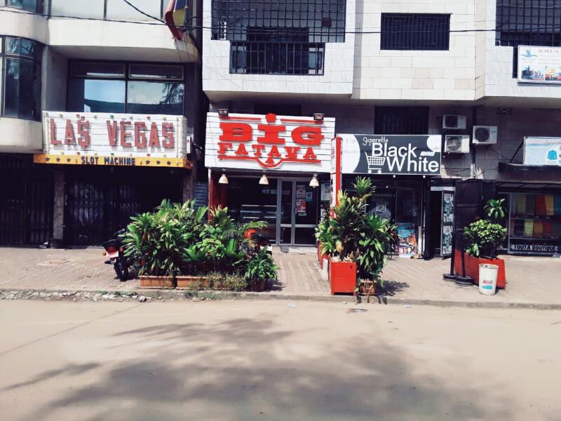 GuineeBuzz's tweet photo. C’est désormais possible de #Payer sans espèces en scannant avec #EcobankPay au #Restauraut BIG FATAYA - Manquepas à Conakry.
La digitalisation en marche avec @EcobankGuinee partout en #Guinée 🇬🇳
Google play: https://t.co/X4G5xr0Oer
App Store: https://t.co/5XSWsX3q9G https://t.co/VTdmZw44Ip