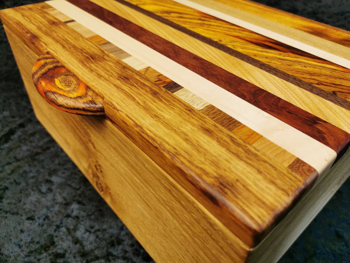 New box finished today and I love it so much going to give it a name... I'm going to call it Autumn 🍁🍂
#bespokefurniture #cabinetmaker #furniture #FurnitureDesign #woodwork #gift #giftideas #crafts #ukhandmade #dreamitmakeit #cumbria #lakedistrict #craftsfromcumbria