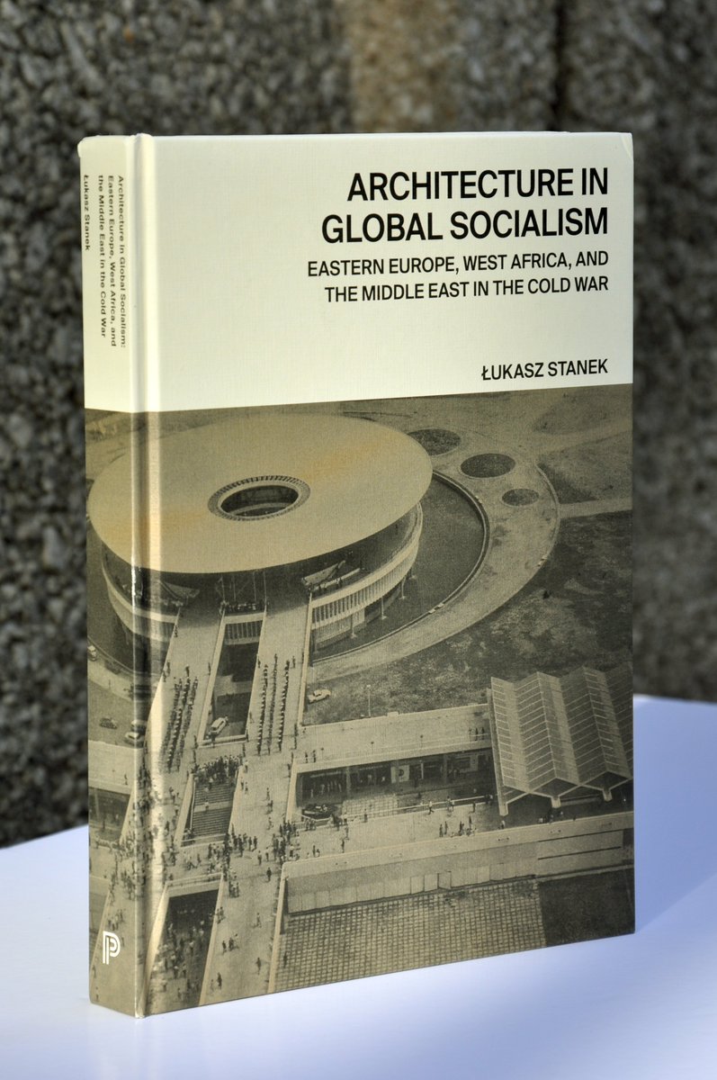The advance copy of "Architecture in Global Socialism" is out! The book shows how the collaboration between architects, planners &amp; construction companies from socialist Eastern Europe, West Africa &amp; the Middle East shaped these regions in the Cold War: press.princeton.edu/books/hardcove…