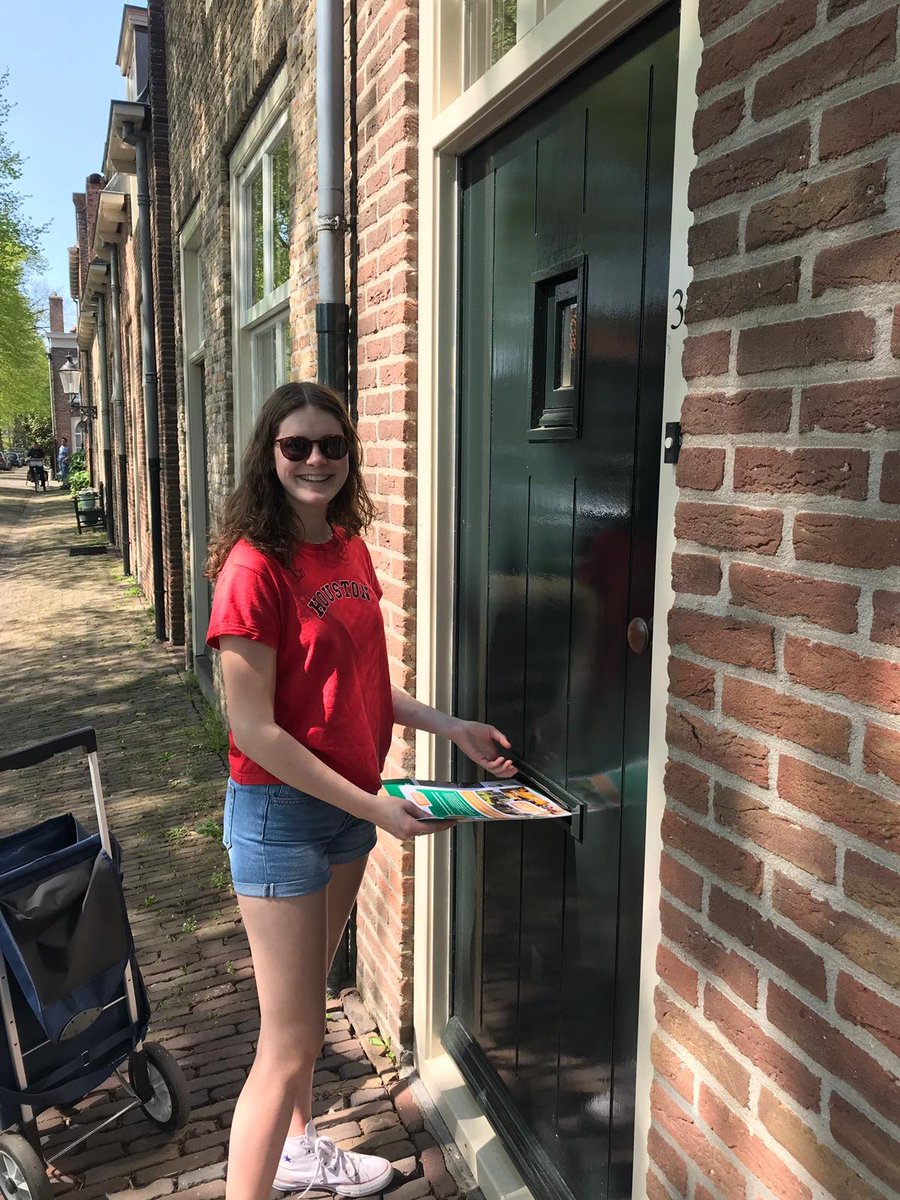 Drie keer per jaar zorgen zo'n tien jongeren ervoor dat ruim 5800 huurders Woonvenster in de brievenbus krijgen. We stellen graag Pam (15) en de broers Jelle (13) en Mika (15) aan u voor. Lees meer via: digitaalpubliceren.com/woonveste/1044….