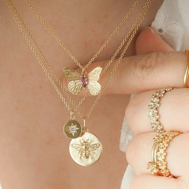 My favourite nature inspired jewellery stack⁠ .⁠ .⁠ .⁠ .⁠ .⁠ ⁠ ⁠ #charm #charmnecklace #layeringnecklace #jewelryaddiction #artofnature #beenecklace #beependant #beejewelry #beejewellery #coinnecklace #thatsdarling #myeverydaymagic #instajewelry … ift.tt/2JyXrCz
