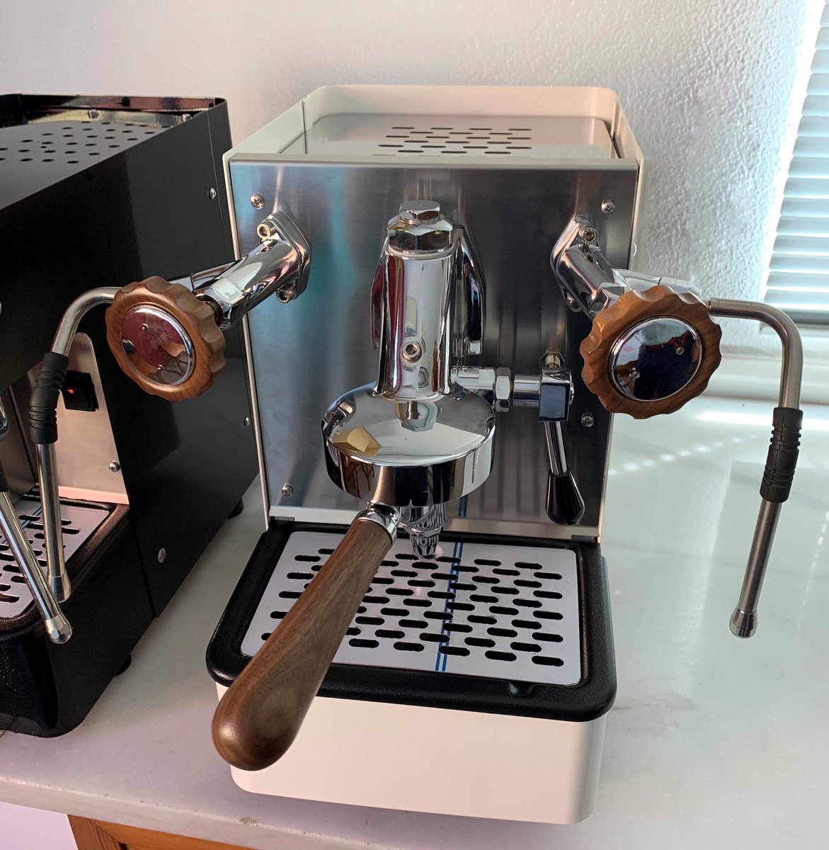 Now we are also on #Instagram, follow our news and stories and let yourself be spread by all the barista's passion

instagram.com/la_rocca_1985/

#coffee #machines #coffeemachines #expresso #larocca #since1985 #barista #baristapassion